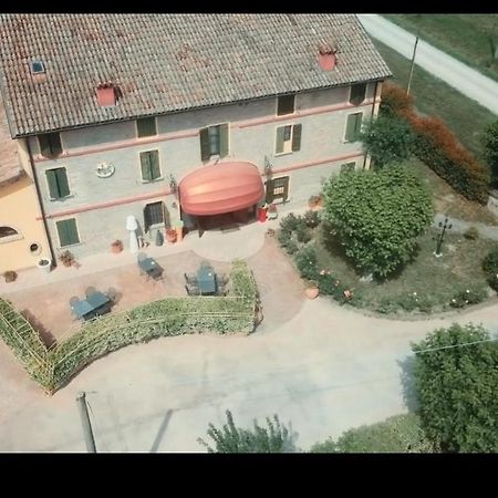 Agriturismo La Brezza Castelnovo di Sotto Luaran gambar