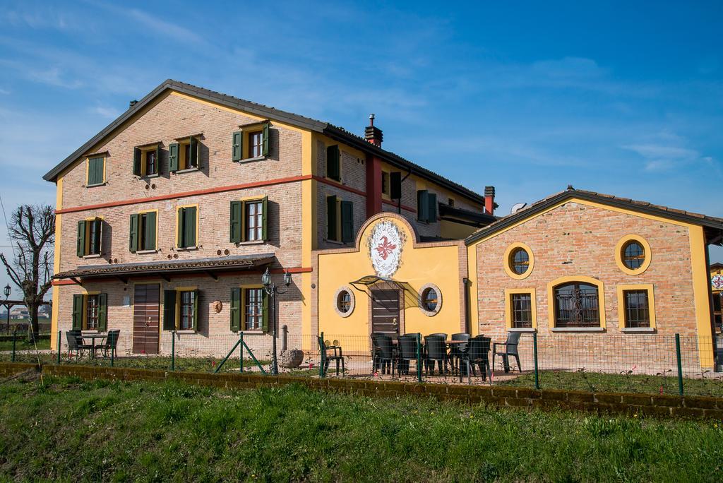 Agriturismo La Brezza Castelnovo di Sotto Luaran gambar