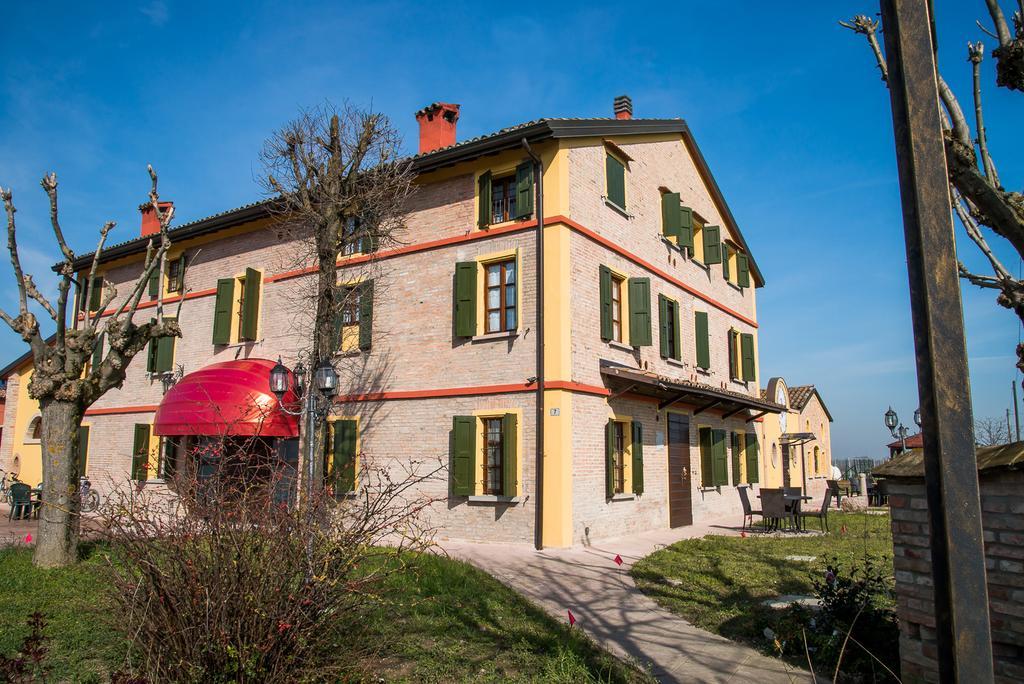 Agriturismo La Brezza Castelnovo di Sotto Luaran gambar